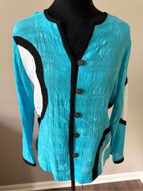 Canvas Backs Turquoise Colorblock Button-Front  Top Medium